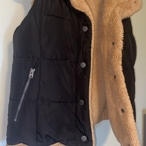 Plush-Lined Snap-Button Padded Vest - Picture 3 of 7